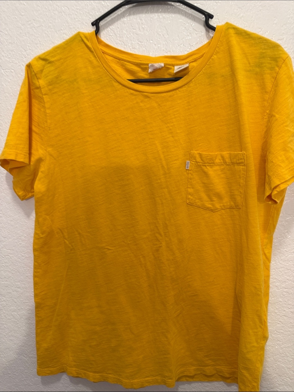 Levi's Women’s shirt 2017 Short Sleeve Pocket Tee - Yellow Size large